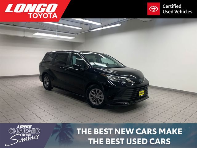 2023 Toyota Sienna LE