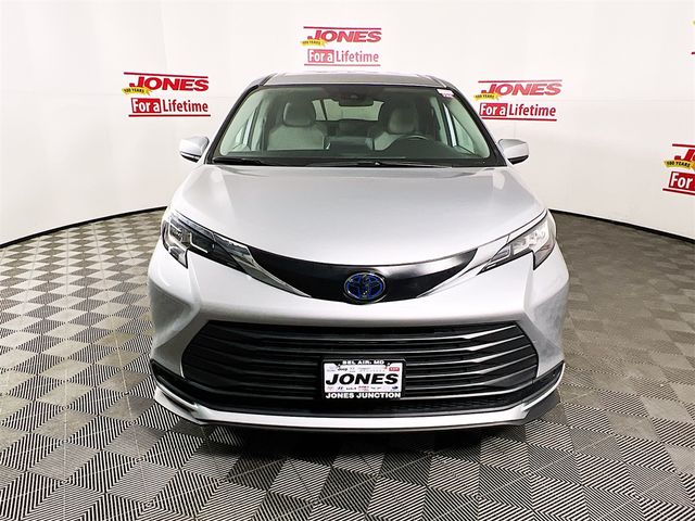 2023 Toyota Sienna LE