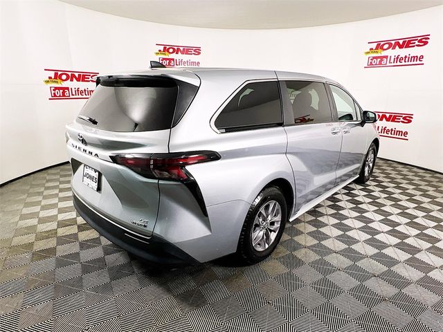 2023 Toyota Sienna LE