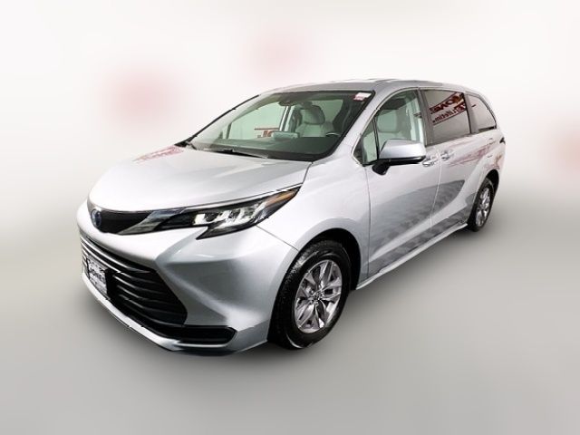 2023 Toyota Sienna LE