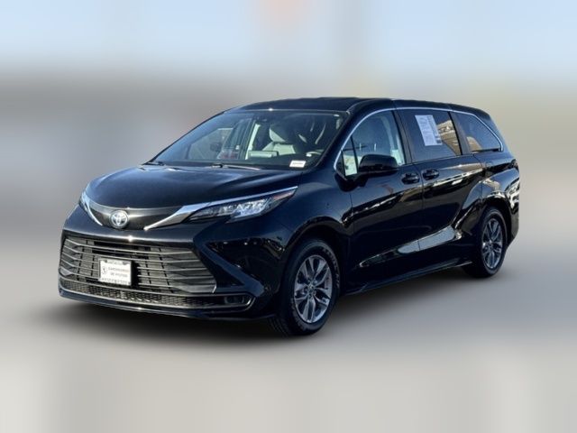 2023 Toyota Sienna LE