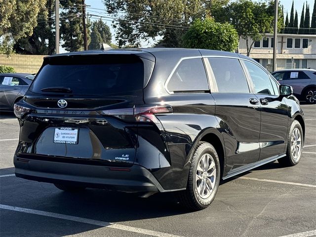 2023 Toyota Sienna LE