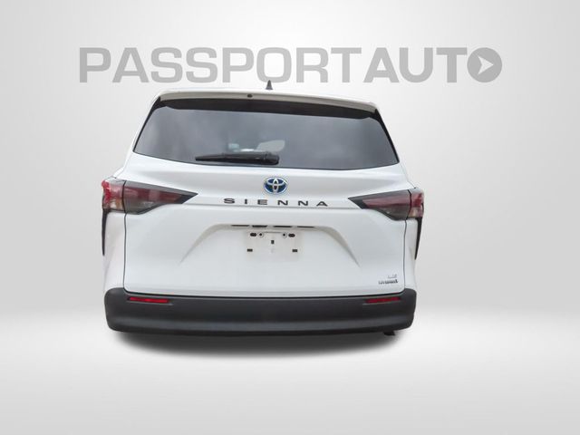 2023 Toyota Sienna LE