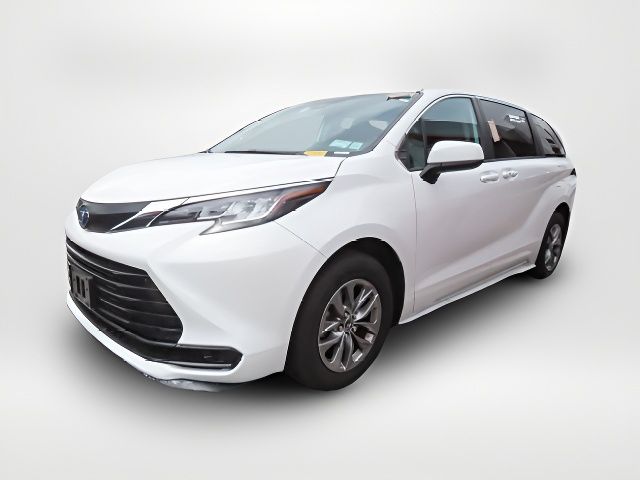 2023 Toyota Sienna LE