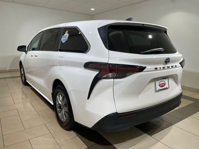 2023 Toyota Sienna LE