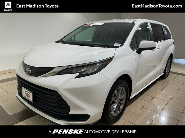 2023 Toyota Sienna LE