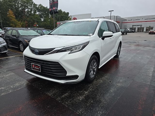 2023 Toyota Sienna LE