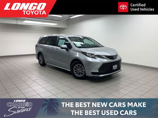 2023 Toyota Sienna LE