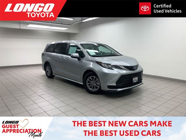 2023 Toyota Sienna LE