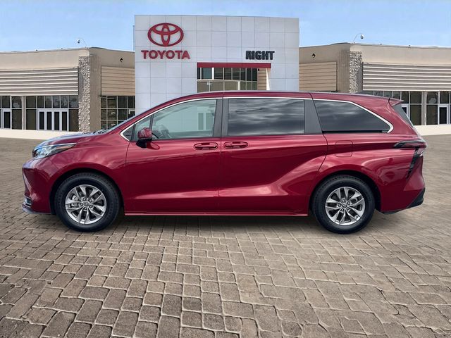 2023 Toyota Sienna LE