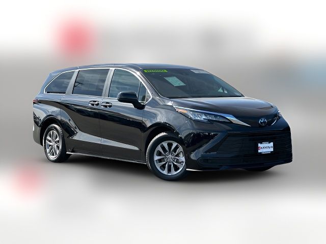 2023 Toyota Sienna LE