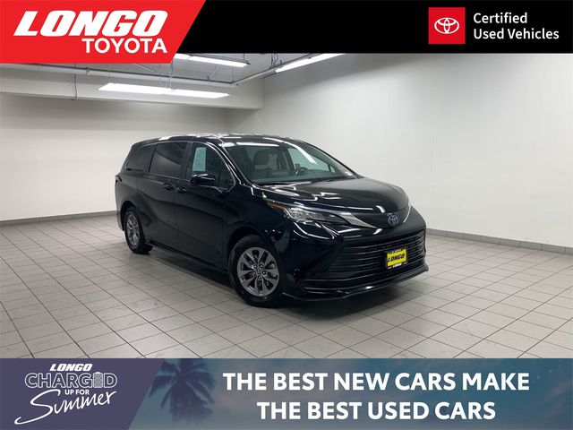 2023 Toyota Sienna LE