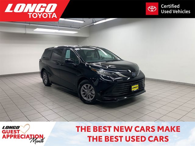 2023 Toyota Sienna LE