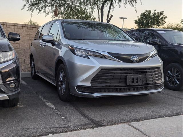 2023 Toyota Sienna LE