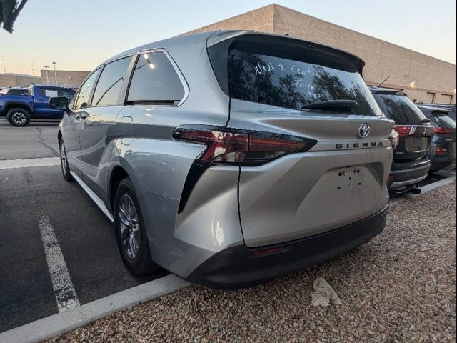 2023 Toyota Sienna LE