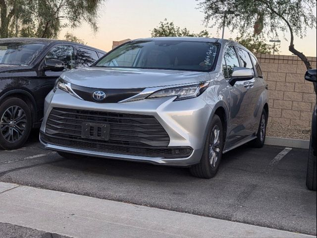 2023 Toyota Sienna LE