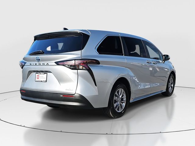 2023 Toyota Sienna LE