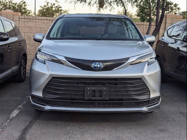 2023 Toyota Sienna LE