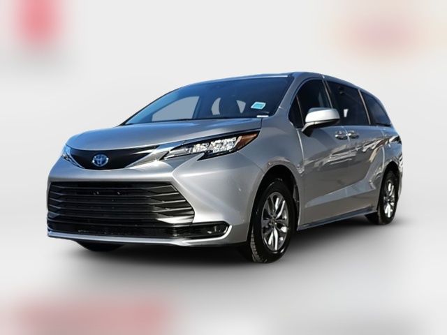 2023 Toyota Sienna LE