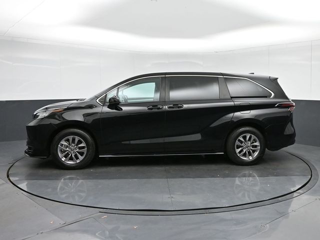 2023 Toyota Sienna LE