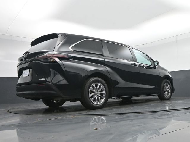 2023 Toyota Sienna LE