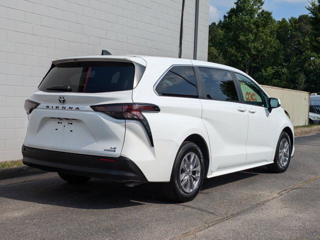 2023 Toyota Sienna LE