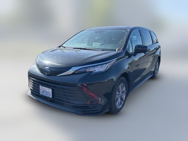 2023 Toyota Sienna LE