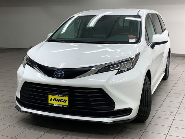 2023 Toyota Sienna LE