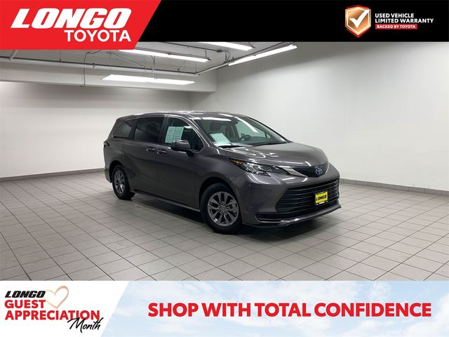 2023 Toyota Sienna LE