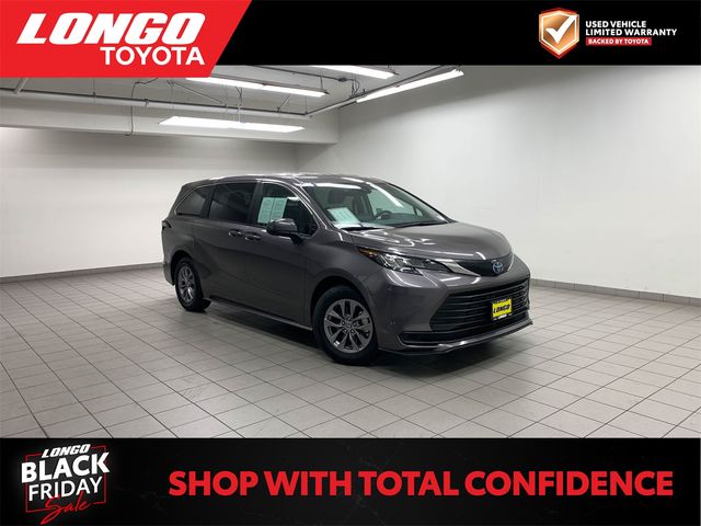 2023 Toyota Sienna LE