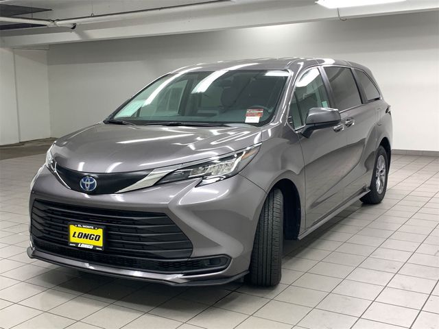 2023 Toyota Sienna LE