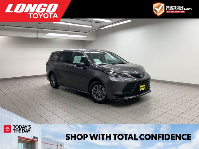 2023 Toyota Sienna LE