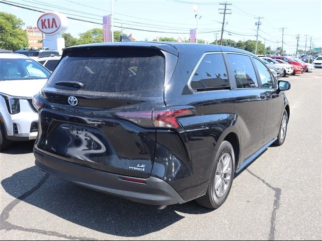 2023 Toyota Sienna LE