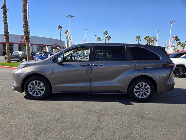 2023 Toyota Sienna LE