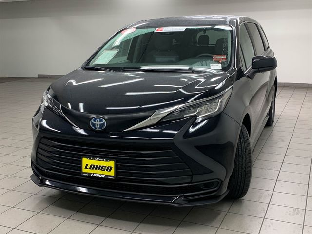 2023 Toyota Sienna LE