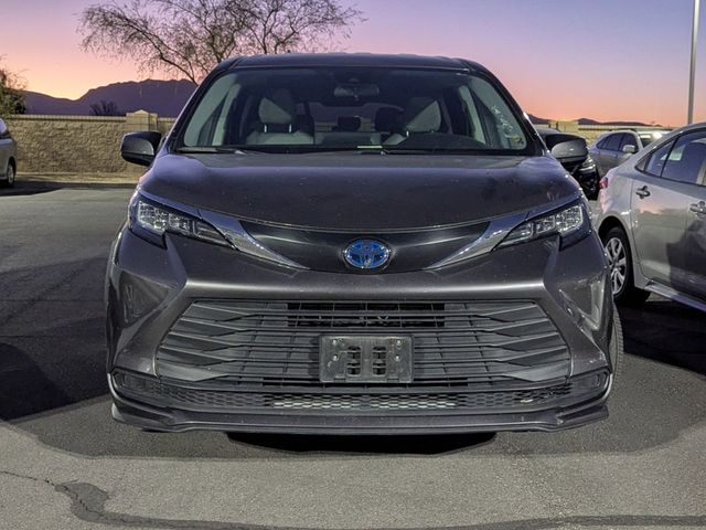 2023 Toyota Sienna LE