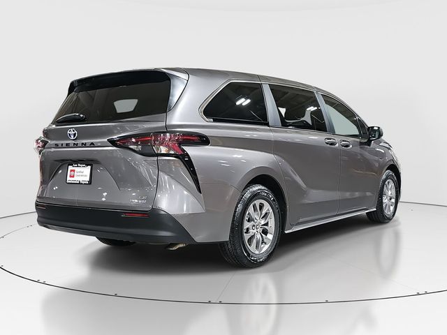 2023 Toyota Sienna LE