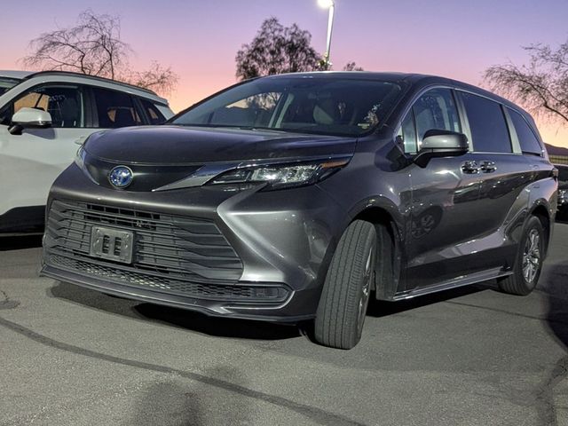 2023 Toyota Sienna LE