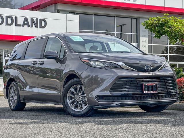 2023 Toyota Sienna LE