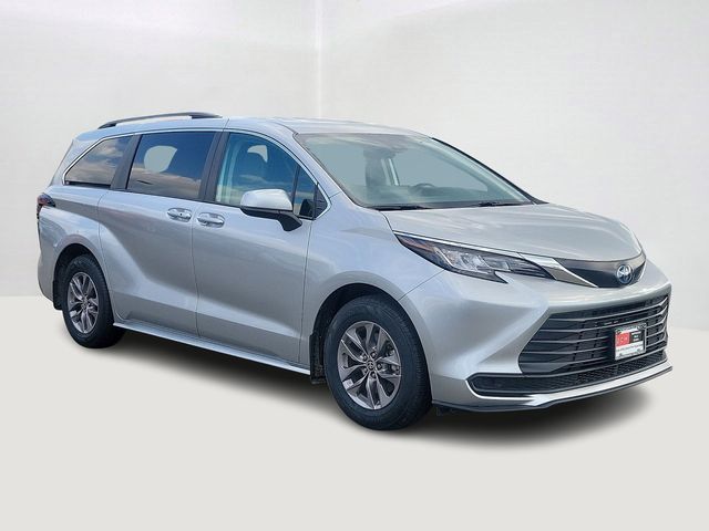 2023 Toyota Sienna LE