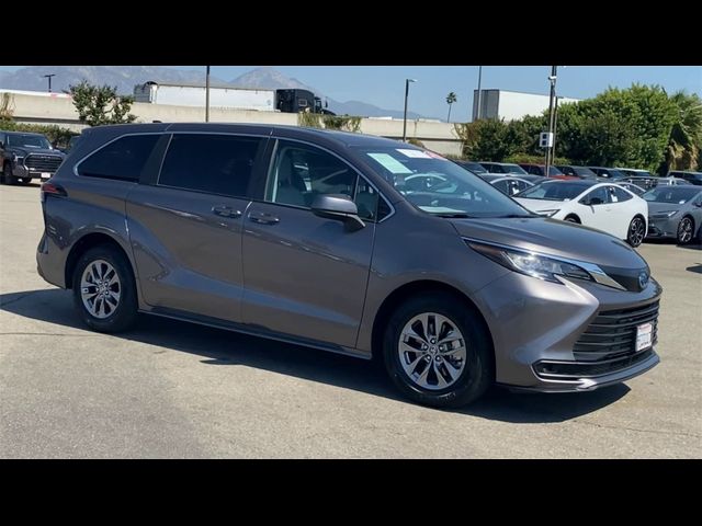 2023 Toyota Sienna LE