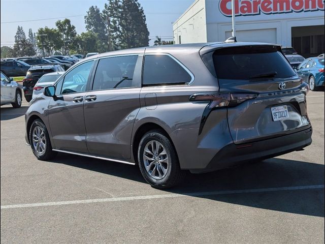 2023 Toyota Sienna LE