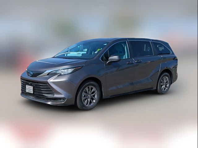 2023 Toyota Sienna LE