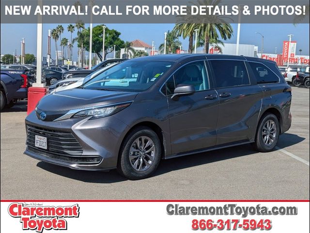 2023 Toyota Sienna LE