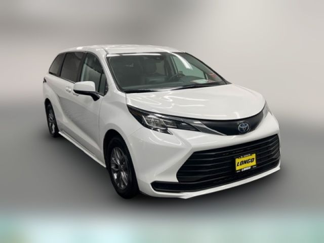 2023 Toyota Sienna LE