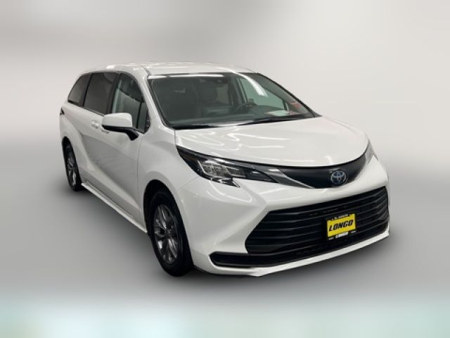 2023 Toyota Sienna LE