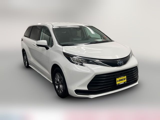 2023 Toyota Sienna LE