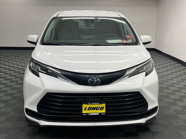 2023 Toyota Sienna LE