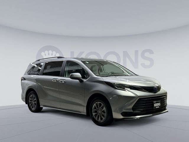 2023 Toyota Sienna LE
