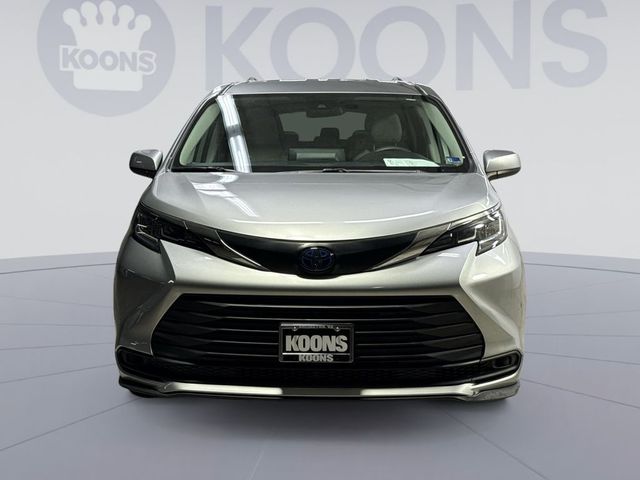 2023 Toyota Sienna LE